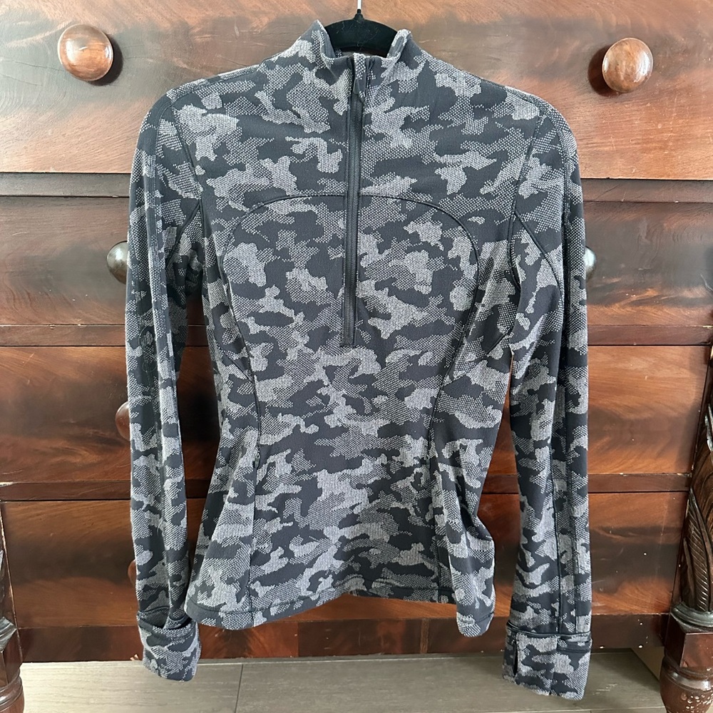 Lululemon Run Briskly 1/2 Zip in Heritage Camo Jacquard Black Lunar Rock - Picture 2 of 6